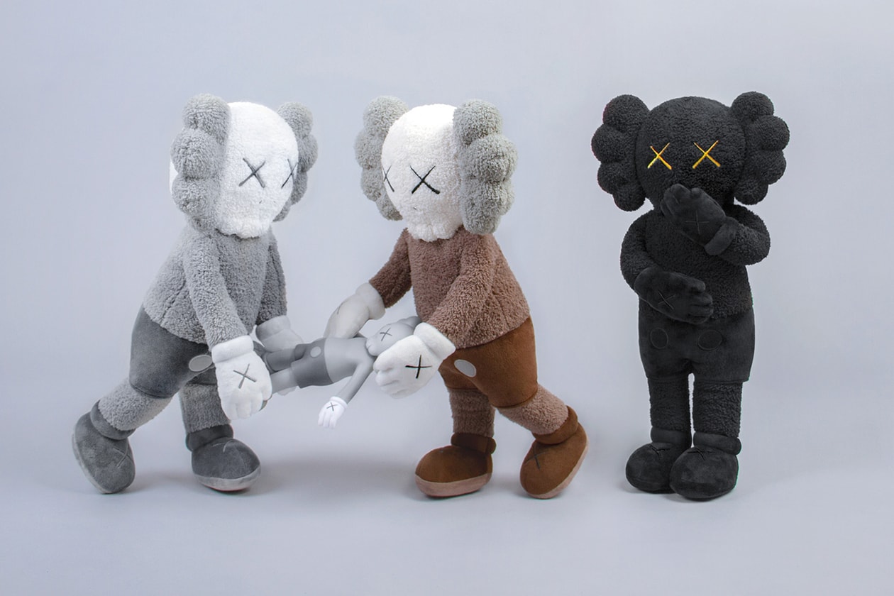 カウズ　香港　Kaws Holiday Hong Kong Installation