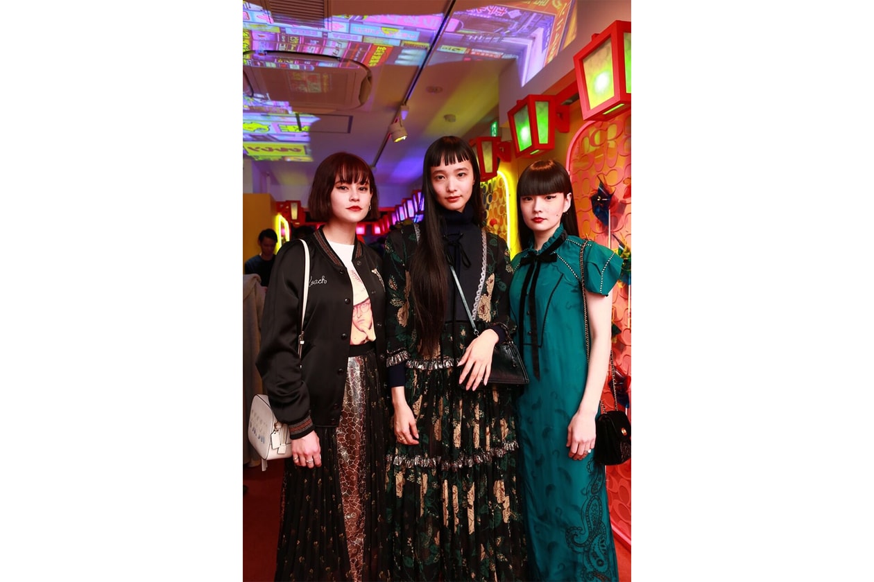 東京・表参道に突如出現した Coach のファン参加型イベント “LIFE COACH” へ潜入 地下鉄や祭りを彷彿とさせる異空間では、気鋭アーティストのライブやタロット占いを定期的に開催 