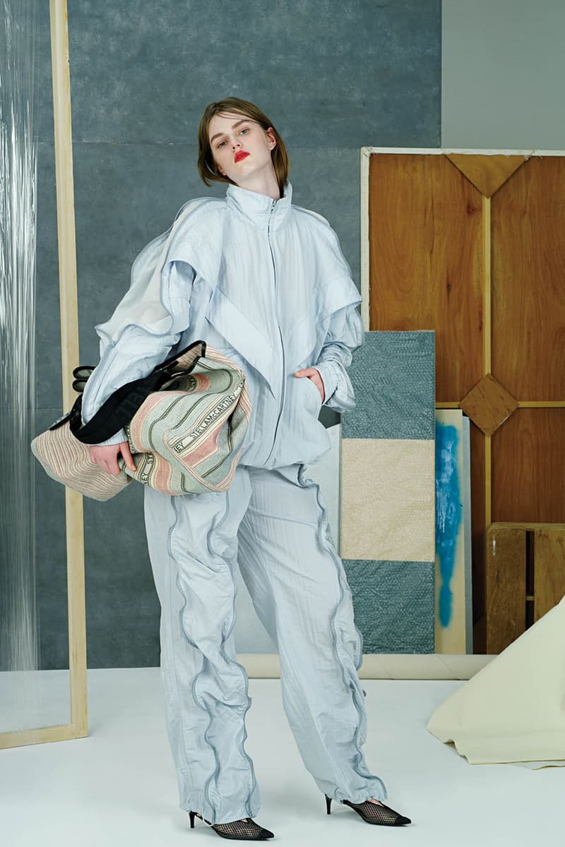 鈴木親が撮り下ろす三越伊勢丹発のラグジュアリー誌『Excellent Woman』2019年春夏カタログ 今季は“Soft Uniform”、“Cute Folk”という2つのディレクションテーマに付随した豪華ブランドが全18ページに渡り登場
