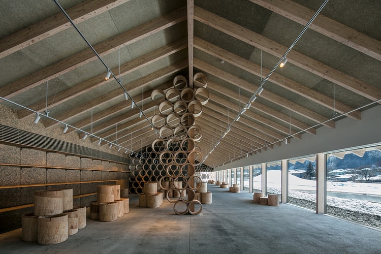 隈研吾がデザインした秋田・大湯温泉の“えんがわ”『湯の駅おおゆ』