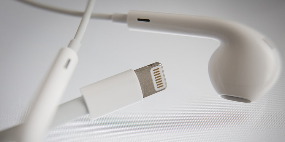 アップル純正アクセサリー類が全国のセブンイレブンで間もなく販売開始 Hypebeast Jp アップル純正アクセサリー類が全国のセブンイレブンで間もなく販売開始 Hypebeast Jp