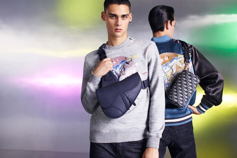 ディオール 空山基 DIOR オンライン スニーカー Tシャツ スエットシャツ ニット カードホルダー ポシェット バンダナ B23スニーカー ネックレス アクセサリー