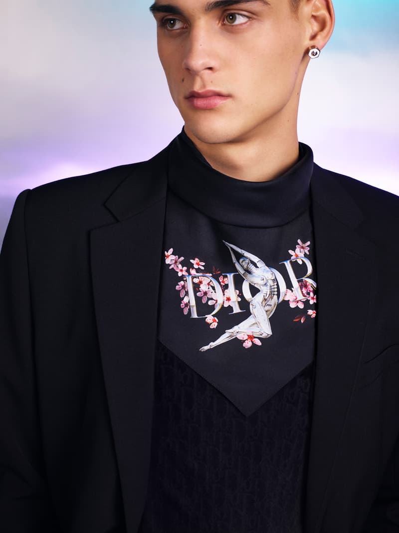 ディオール 空山基 DIOR オンライン スニーカー Tシャツ スエットシャツ ニット カードホルダー ポシェット バンダナ B23スニーカー ネックレス アクセサリー