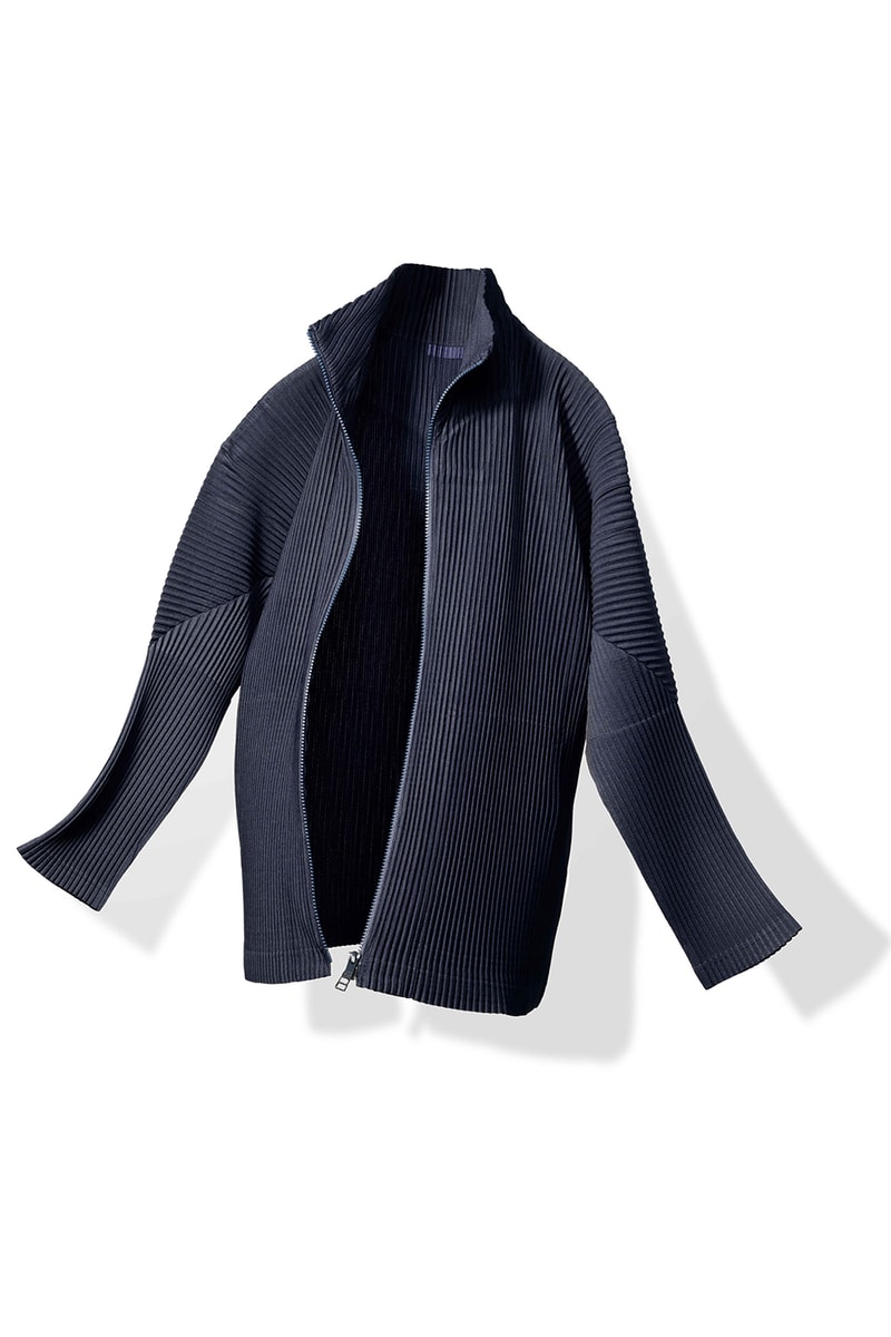 三宅一生の想いを宿す HOMME PLISSÉ ISSEY MIYAKE の定番プロダクトをプレイバック 着る者の個性を引き立てる“プリーツ製品”の数々は、日本人ならではの気遣いと類まれな技術の賜物 