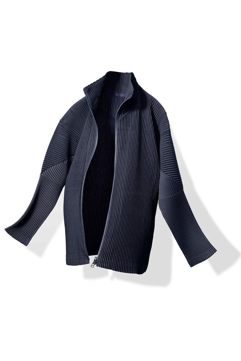 三宅一生の想いを宿す HOMME PLISSÉ ISSEY MIYAKE の定番プロダクトをプレイバック 着る者の個性を引き立てる“プリーツ製品”の数々は、日本人ならではの気遣いと類まれな技術の賜物