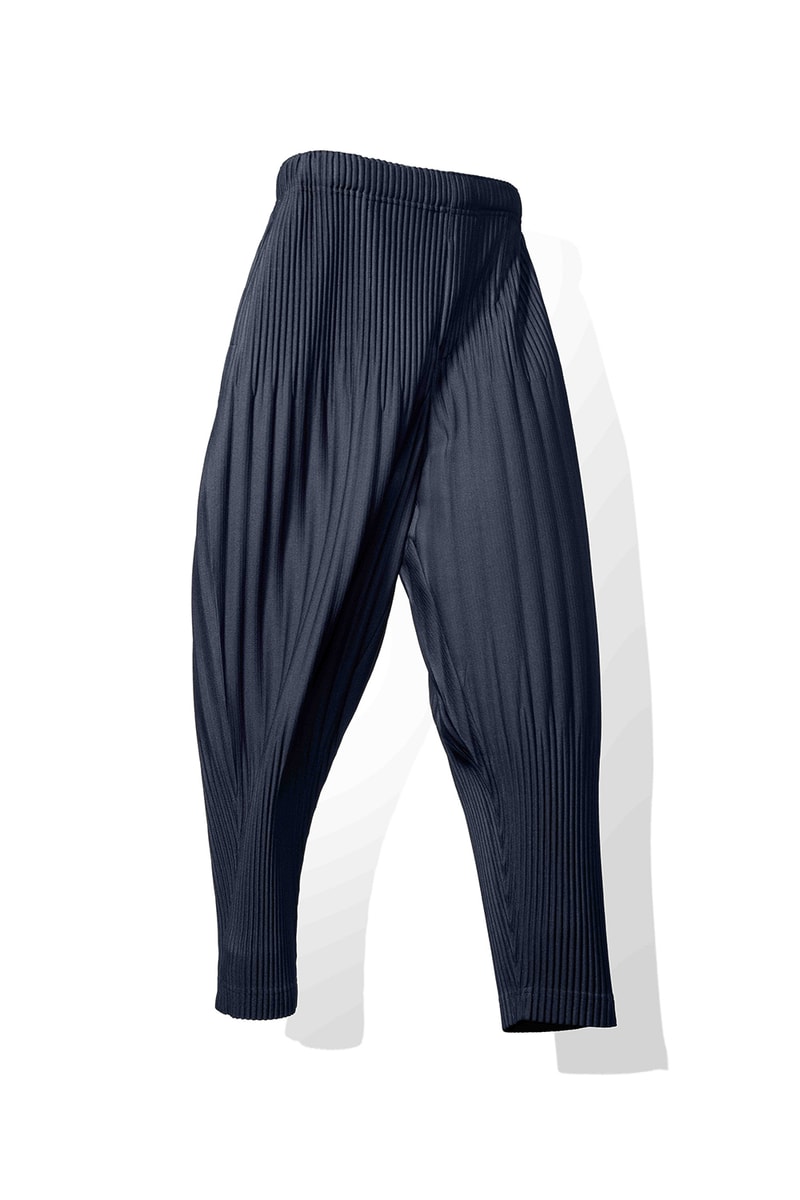 三宅一生の想いを宿す HOMME PLISSÉ ISSEY MIYAKE の定番プロダクトをプレイバック 着る者の個性を引き立てる“プリーツ製品”の数々は、日本人ならではの気遣いと類まれな技術の賜物 