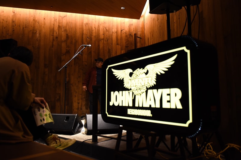 ジョン・メイヤー ネイバーフッド NEIGHBORHOOD John Mayer ライブ 写真 アコースティック 