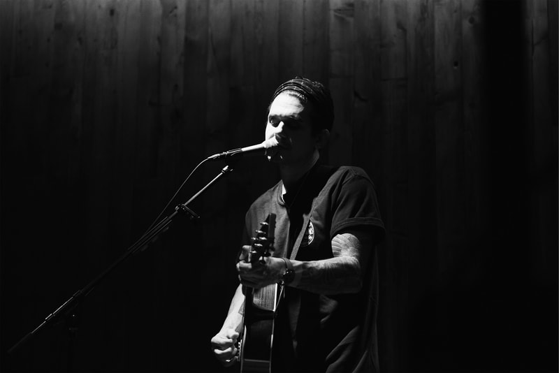 ジョン・メイヤー ネイバーフッド NEIGHBORHOOD John Mayer ライブ 写真 アコースティック 
