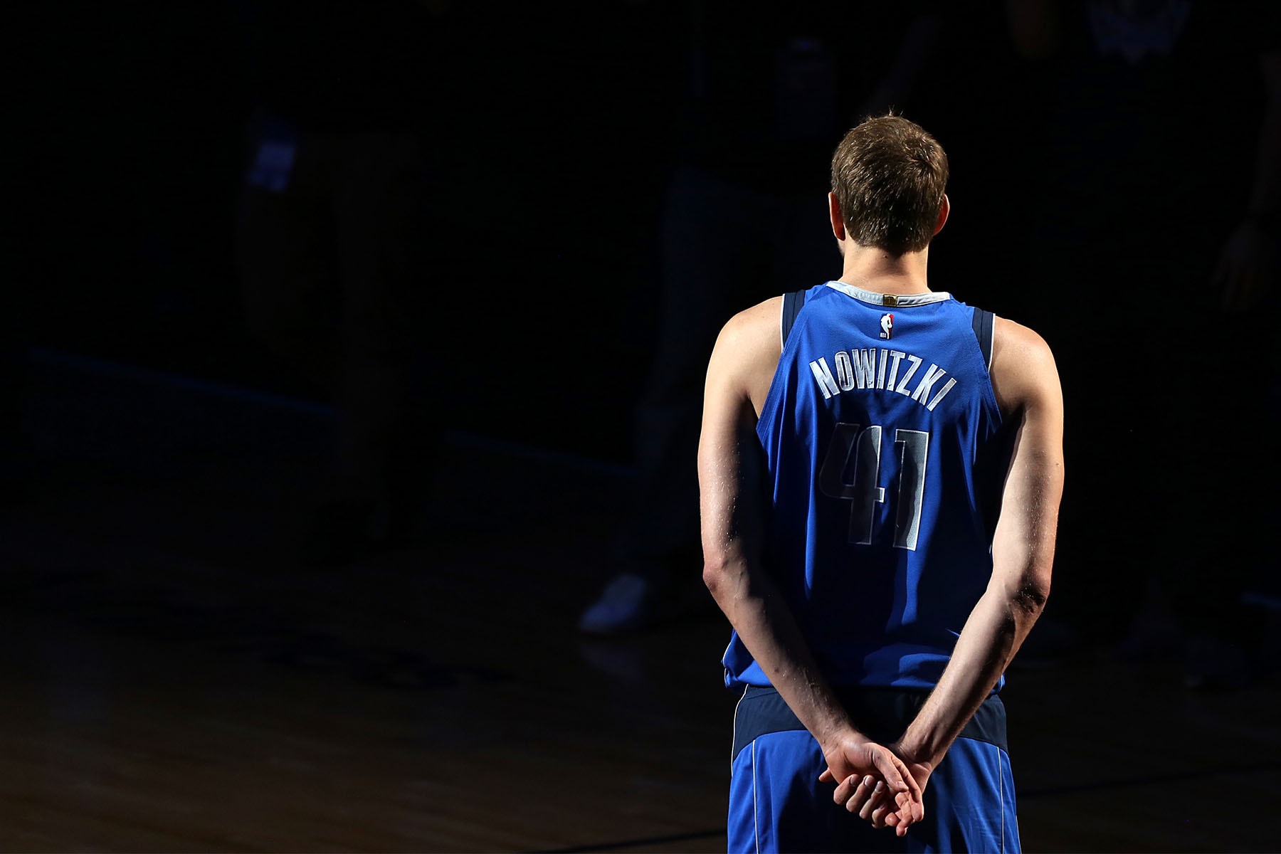 NBA ダーク・ノビツキー Dirk Nowitzki dallas marvericks ダラス・マーベリックス が地元ファンの涙腺を崩壊させるサプライズを実施