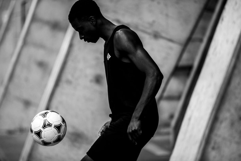 高品質スウェットで人気の Reigning Champ よりストリート サッカーをテーマにした最新コレクションが登場