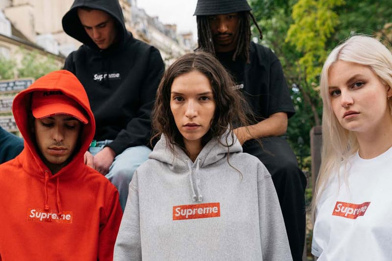 Supreme 創設25周年を祝す Swarovski 製クリスタルをあしらったボックスロゴ アイテムにクローズアップ