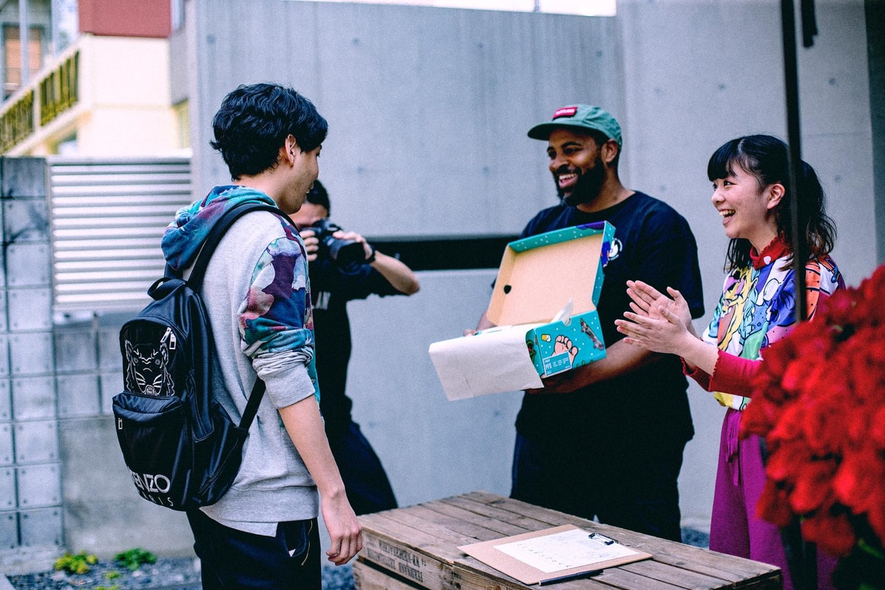 “ポートランド行き”を運ぶ夢のスニーカー争奪イベントを体験レポート 〈Nike〉の本社見学などレアな特典が付いた“ノドから足が出るほど欲しくなるポートランド・フリーパス・スニーカー”を目指して、スニーカーヘッズたちが原宿の街を駆け回った熱い1日を独占取材 