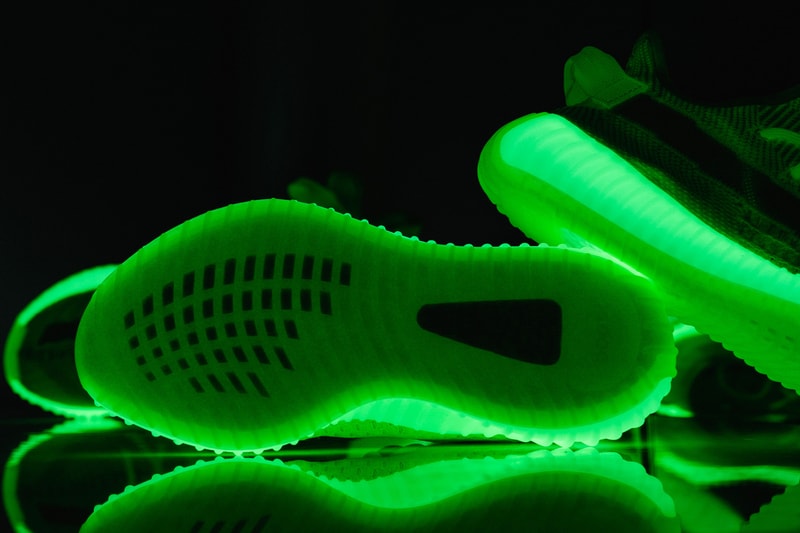 YEEZY BOOST 350 V2 Glow-In-The-Dark イージーブースト 350 蓄光 発売日 リリース 取扱 オンライン 抽選