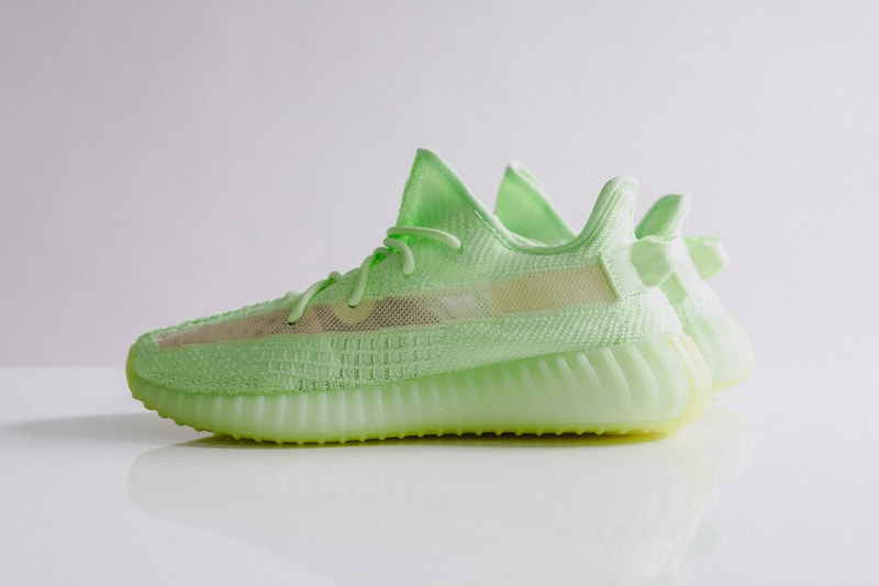YEEZY BOOST 350 V2 Glow-In-The-Dark イージーブースト 350 蓄光 発売日 リリース 取扱 オンライン 抽選