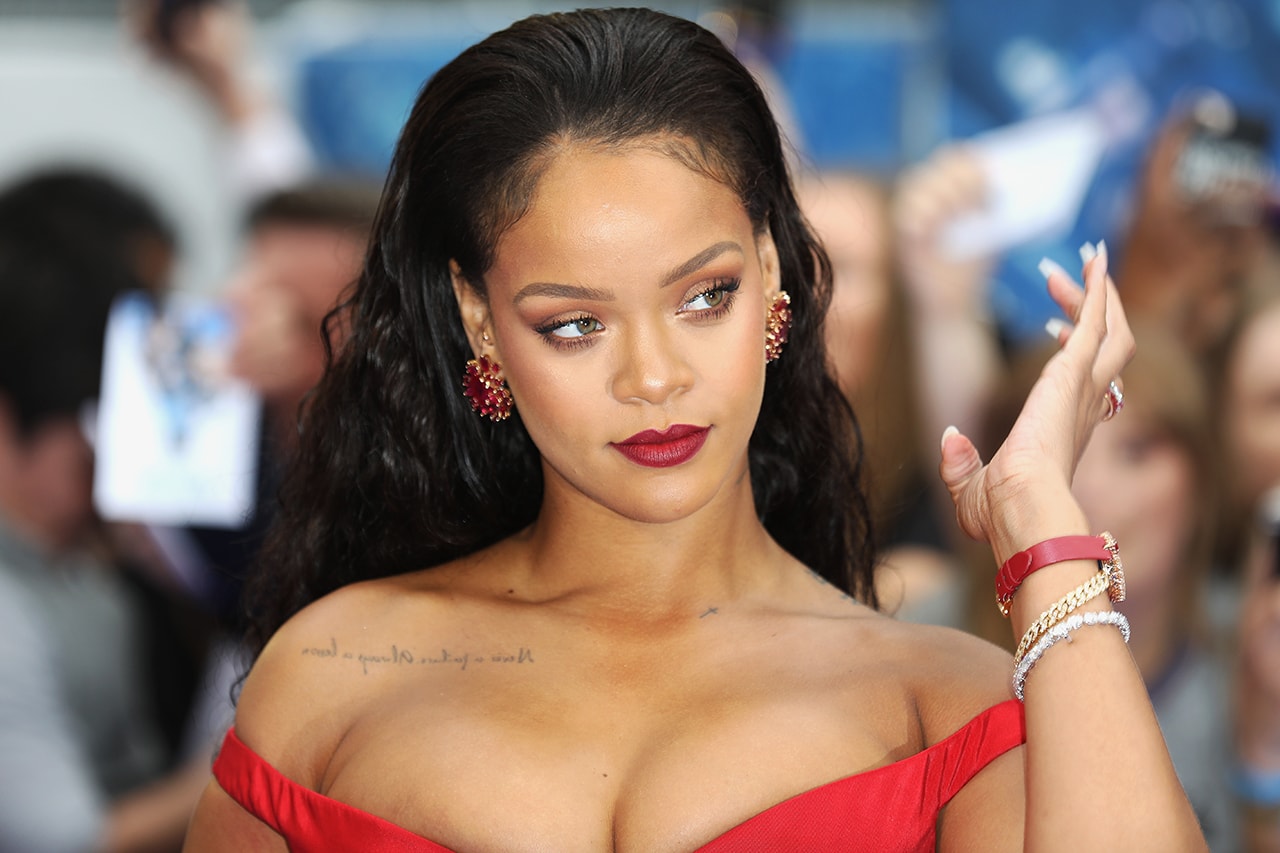 リアーナ フェンティ Rihanna LVMH Fashion Label Confirmed Info Information Details Clothing Fenty Luxury House Paris News Details Launch web store fenty.com instagram