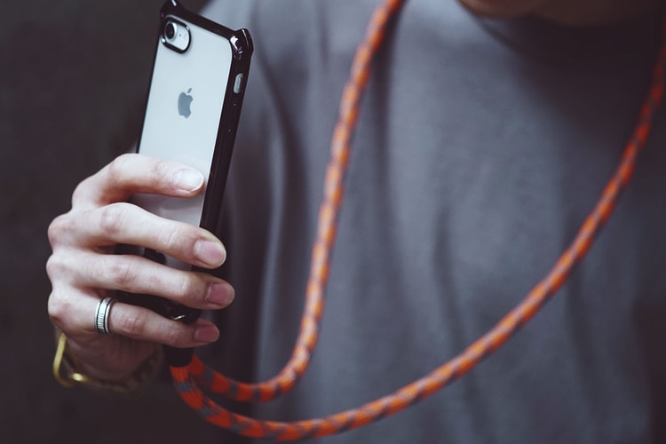 グッドデザイン賞にも輝く YOSEMITE CAMERA STRAP の機能性を継承するスマホ用ストラップが登場