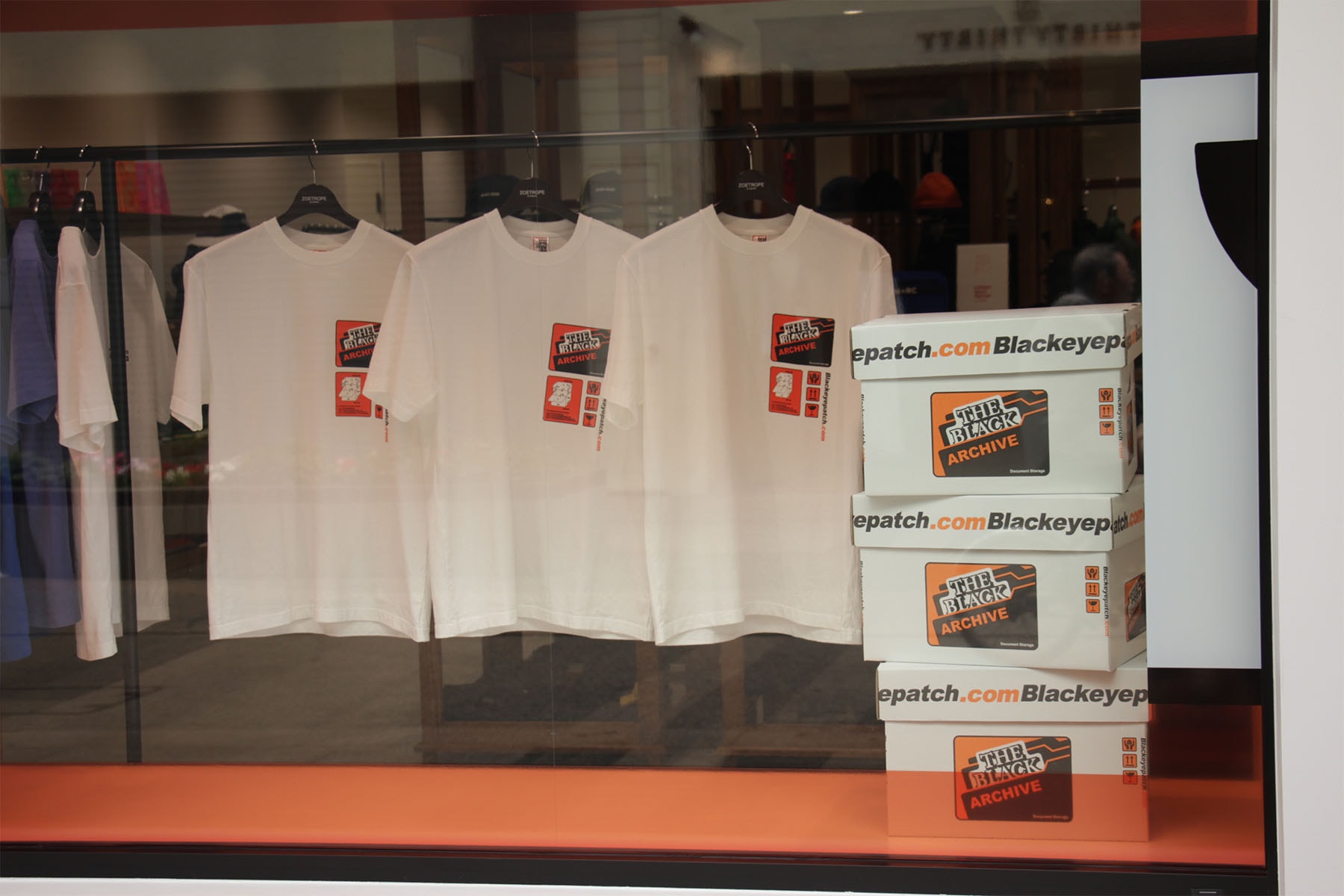 ブラックアイパッチ 新潟のセレクトショップ ZOETROPE が BlackEyePatch のエクスクルーシブTシャツを発売