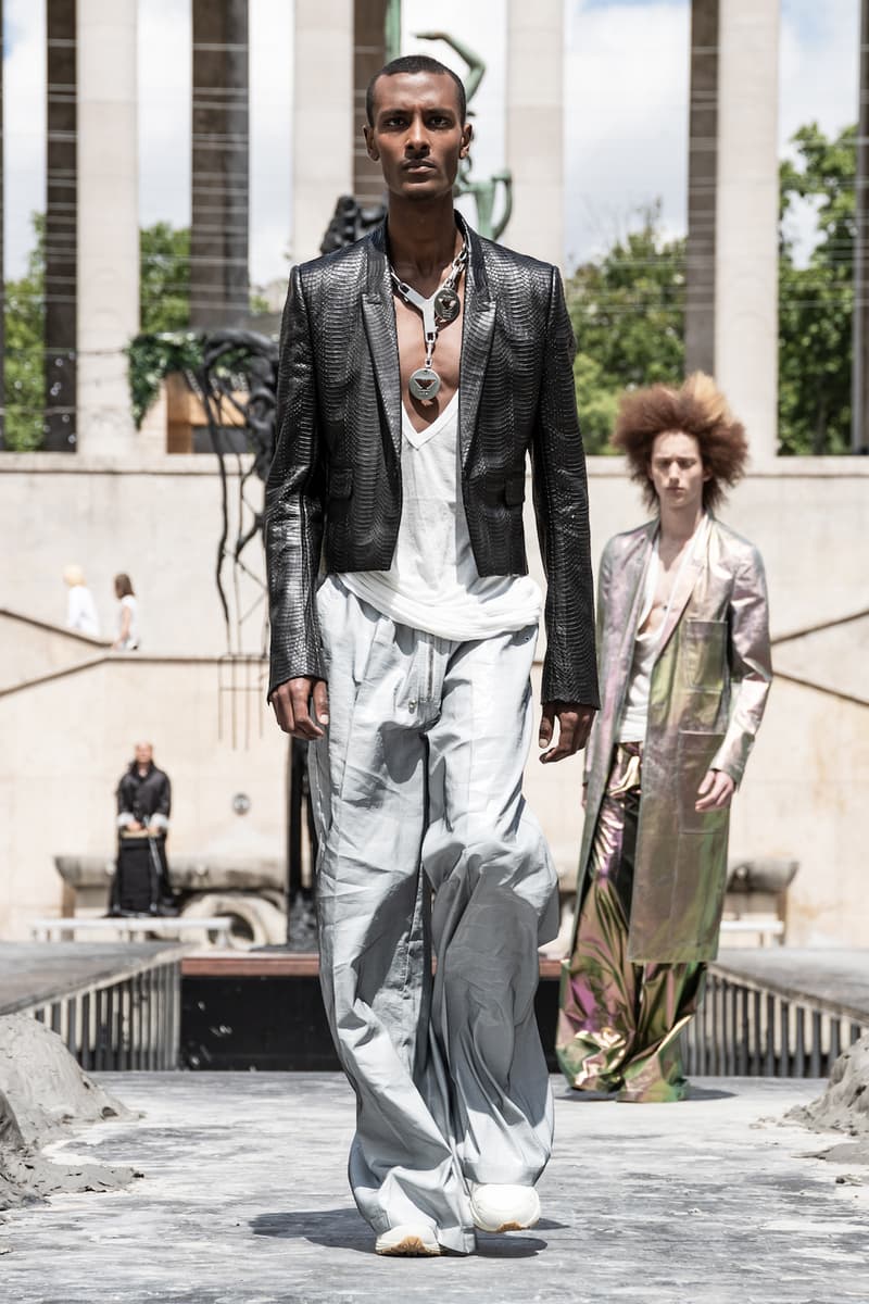 リック オウエンス Rick Owens 春夏コレクション Spring/Summer 2020 パリ ファッションウィーク Paris Fashion Week Men's SS20 Runway Collection Looks Tailoring Iridescent Coats Suits Streetwear Avant Garde