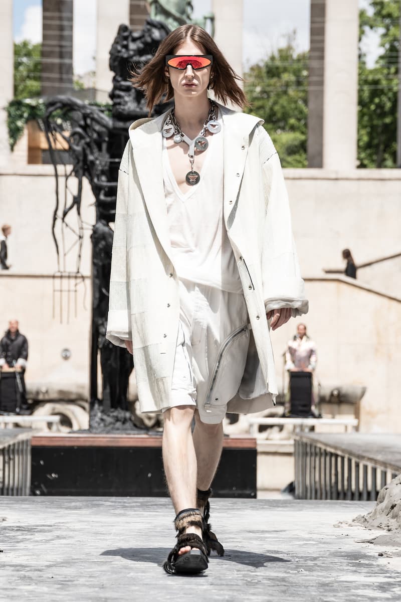 リック オウエンス Rick Owens 春夏コレクション Spring/Summer 2020 パリ ファッションウィーク Paris Fashion Week Men's SS20 Runway Collection Looks Tailoring Iridescent Coats Suits Streetwear Avant Garde