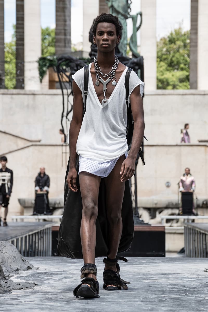 リック オウエンス Rick Owens 春夏コレクション Spring/Summer 2020 パリ ファッションウィーク Paris Fashion Week Men's SS20 Runway Collection Looks Tailoring Iridescent Coats Suits Streetwear Avant Garde