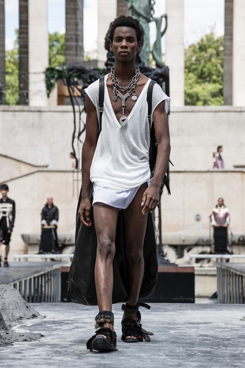 リック オウエンス Rick Owens 春夏コレクション Spring/Summer 2020 パリ ファッションウィーク Paris Fashion Week Men's SS20 Runway Collection Looks Tailoring Iridescent Coats Suits Streetwear Avant Garde