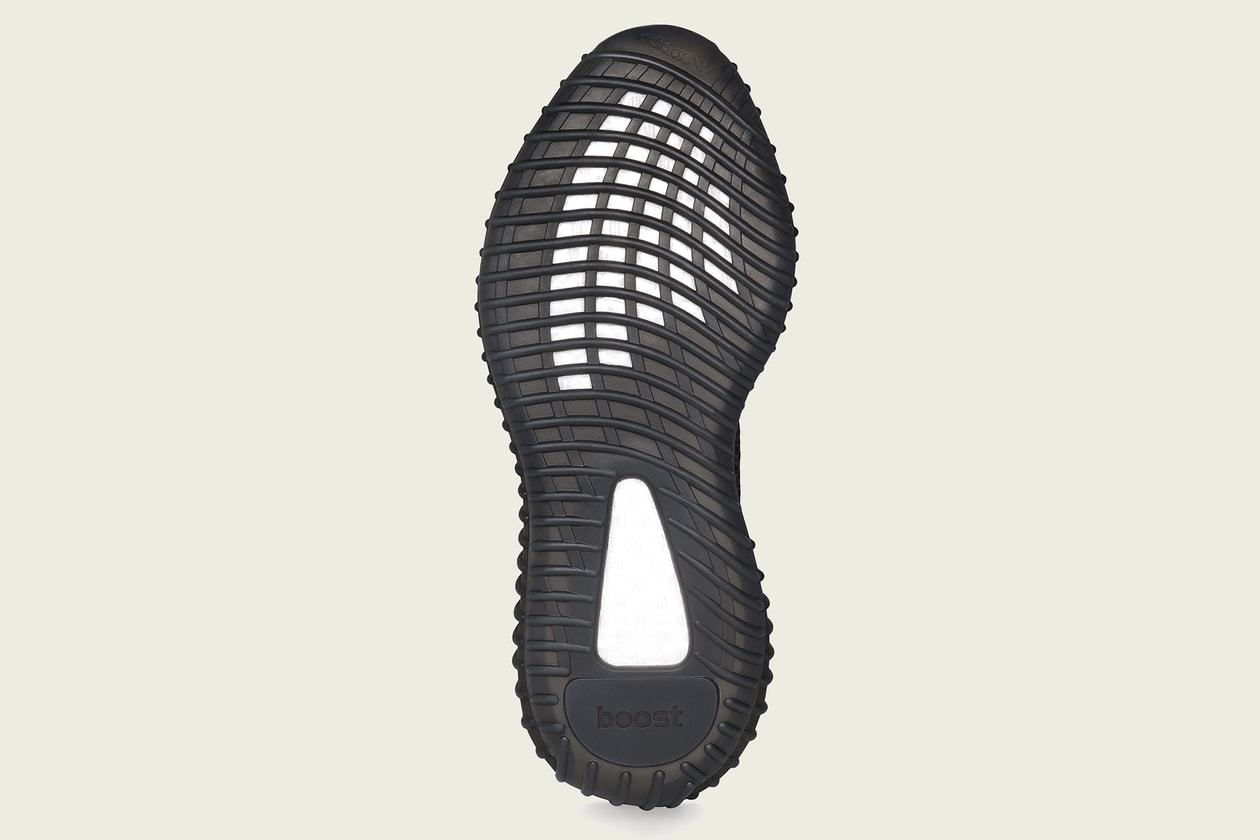 YEEZY BOOST 350 V2の新色ブラックモデル2型が2日連続で発売