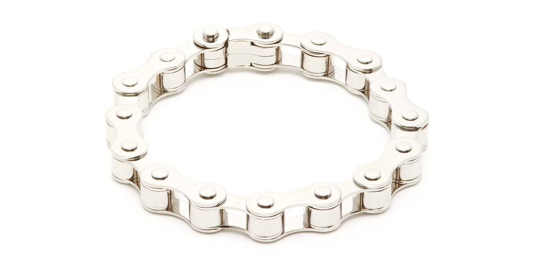 バーバリーがバイクのチェーンをモチーフにした新作ブレスレットを発表  