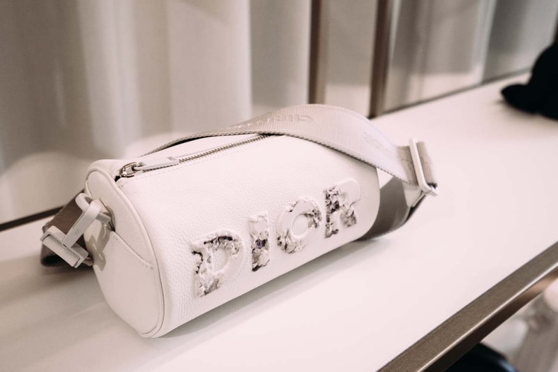 ディオール Dior 2020 春夏コレクション Spring/Summer 2020 Collection Closer Look showroom re see ss20 kim jones daniel arsham yoon matthew m williams rollercoaster buckle menswear パリ ファッションウィーク paris fashion week pfw リモワ rimowa bag collaboration shoes accessories shirts bags