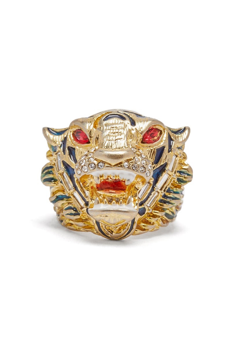 グッチ Gucci Crystal Embellished タイガーヘッド Tiger Head Ring Alessandro Michele Black Filigree Engraving Interior Engraved Logo Red Silver Crystals Metal Italy Crafted Antique Vintage Look 