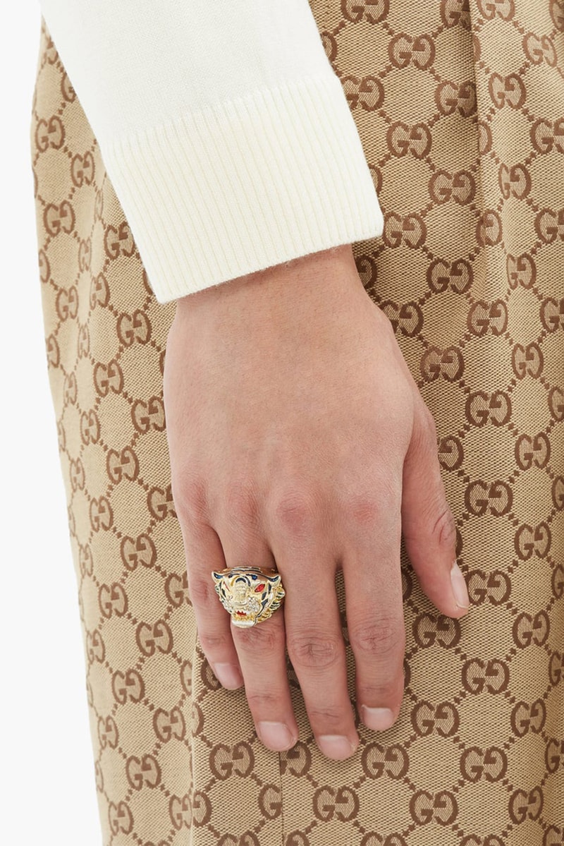 グッチ Gucci Crystal Embellished タイガーヘッド Tiger Head Ring Alessandro Michele Black Filigree Engraving Interior Engraved Logo Red Silver Crystals Metal Italy Crafted Antique Vintage Look 