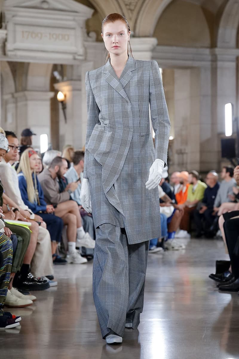 ジュン・ジー JUUN. J パリ ファッションウィーク Paris Fashion Week Men's 2020 春夏コレクション Spring/Summer 2020 Runway Presentation Men's Women's Collection Closer Look Images Shots Leather Technical Gothic Future Military Inspired Outerwear