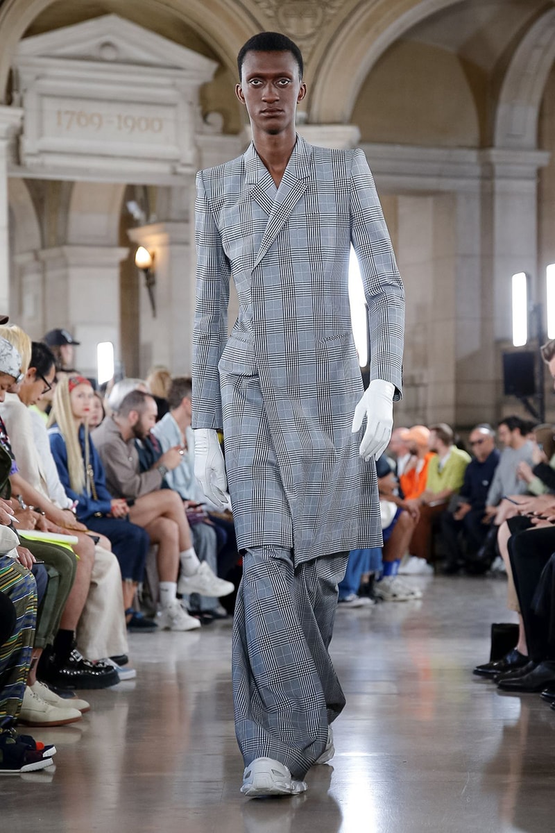 ジュン・ジー JUUN. J パリ ファッションウィーク Paris Fashion Week Men's 2020 春夏コレクション Spring/Summer 2020 Runway Presentation Men's Women's Collection Closer Look Images Shots Leather Technical Gothic Future Military Inspired Outerwear