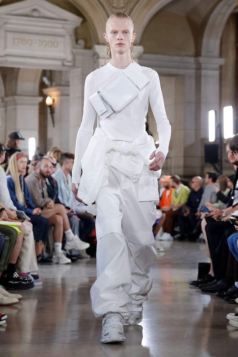 ジュン・ジー JUUN. J パリ ファッションウィーク Paris Fashion Week Men's 2020 春夏コレクション Spring/Summer 2020 Runway Presentation Men's Women's Collection Closer Look Images Shots Leather Technical Gothic Future Military Inspired Outerwear