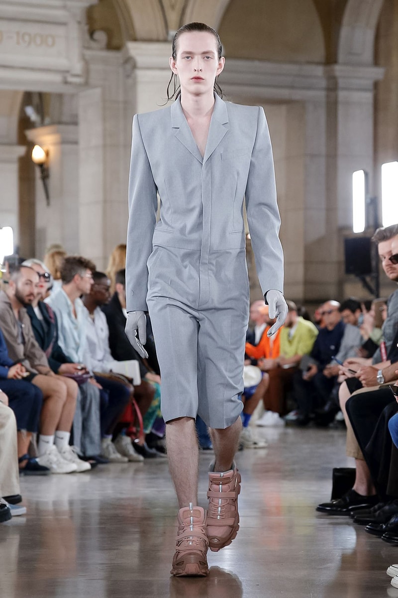ジュン・ジー JUUN. J パリ ファッションウィーク Paris Fashion Week Men's 2020 春夏コレクション Spring/Summer 2020 Runway Presentation Men's Women's Collection Closer Look Images Shots Leather Technical Gothic Future Military Inspired Outerwear