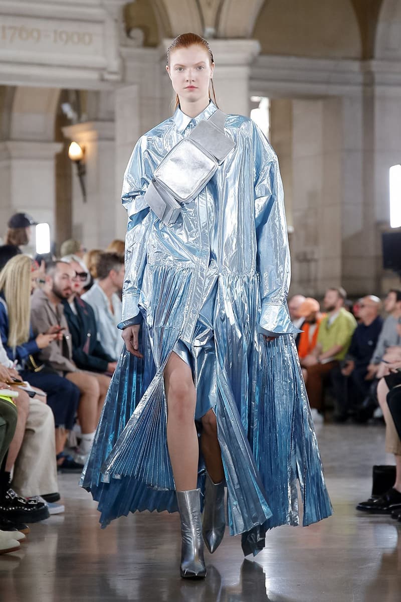 ジュン・ジー JUUN. J パリ ファッションウィーク Paris Fashion Week Men's 2020 春夏コレクション Spring/Summer 2020 Runway Presentation Men's Women's Collection Closer Look Images Shots Leather Technical Gothic Future Military Inspired Outerwear