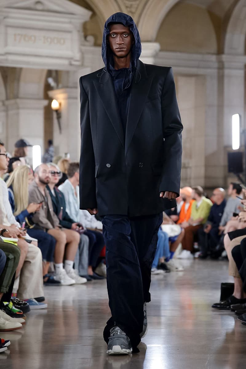 ジュン・ジー JUUN. J パリ ファッションウィーク Paris Fashion Week Men's 2020 春夏コレクション Spring/Summer 2020 Runway Presentation Men's Women's Collection Closer Look Images Shots Leather Technical Gothic Future Military Inspired Outerwear