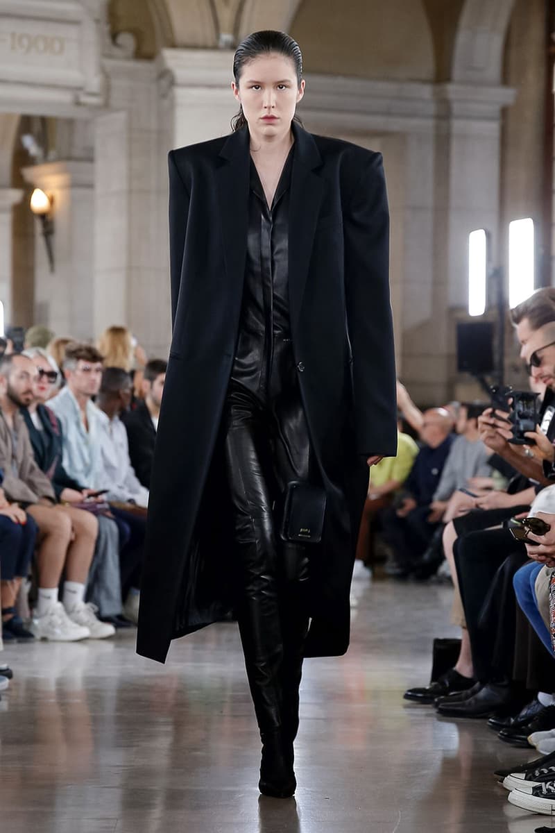 ジュン・ジー JUUN. J パリ ファッションウィーク Paris Fashion Week Men's 2020 春夏コレクション Spring/Summer 2020 Runway Presentation Men's Women's Collection Closer Look Images Shots Leather Technical Gothic Future Military Inspired Outerwear