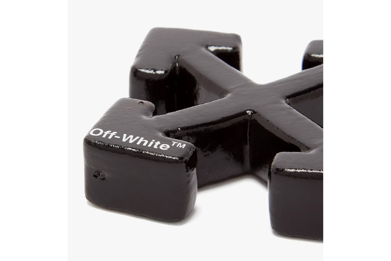 オフホワイト Off-White™  Virgil Abloh（ヴァージル・アブロー）Patent Arrow Key Ring Release info drop date price pricing matchesfashion.com buy it now keychain virgil abloh 