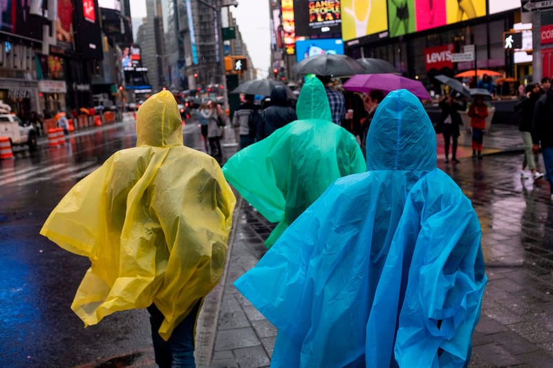 梅雨を乗り切る HYPE なレイングッズ 13 選