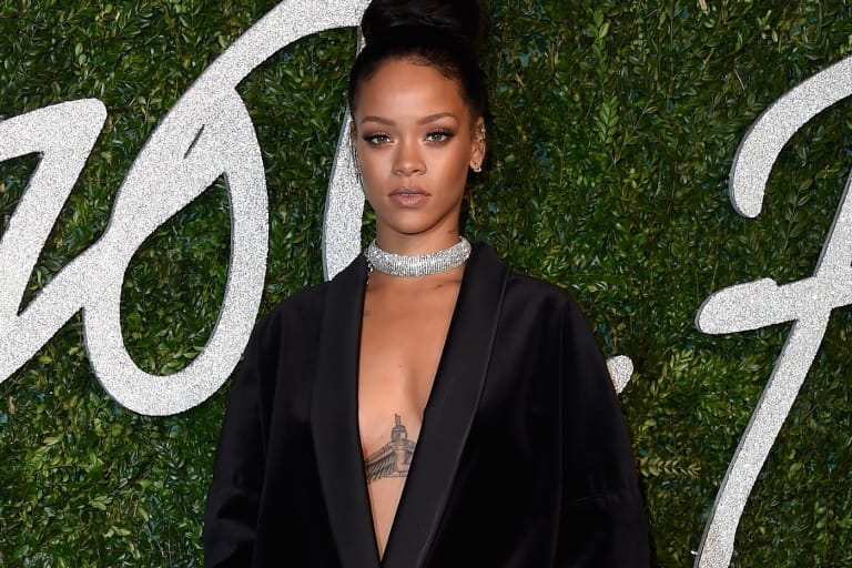 Rihanna 手がける新ラグジュアリーブランド FEИTY のポップアップイベントがニューヨークで開催