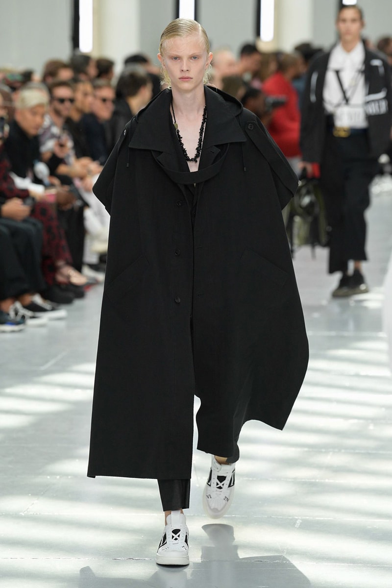 Valentino  ヴァレンティノ 2020春夏コレクション　Valentino Spring/Summer 2020 Runway Collection paris fashion week pfw ss20 menswear pierpaolo piccioli presentation show