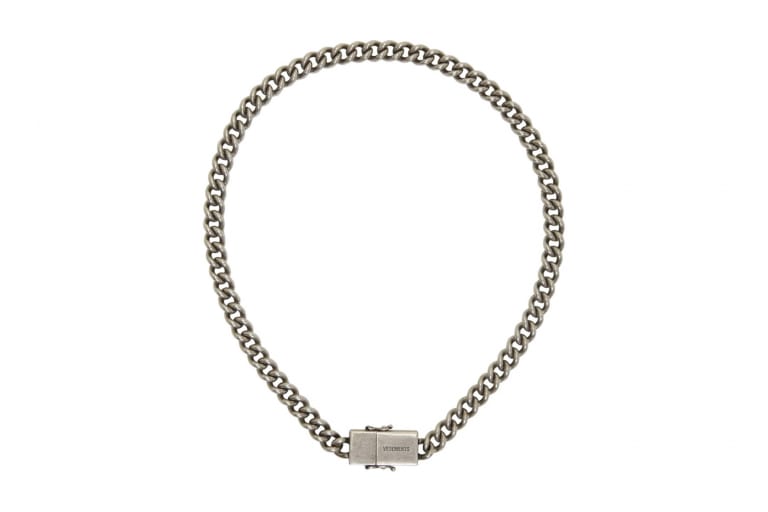 Vetements が過去の名作 USB付きネックレスの新型をリリース