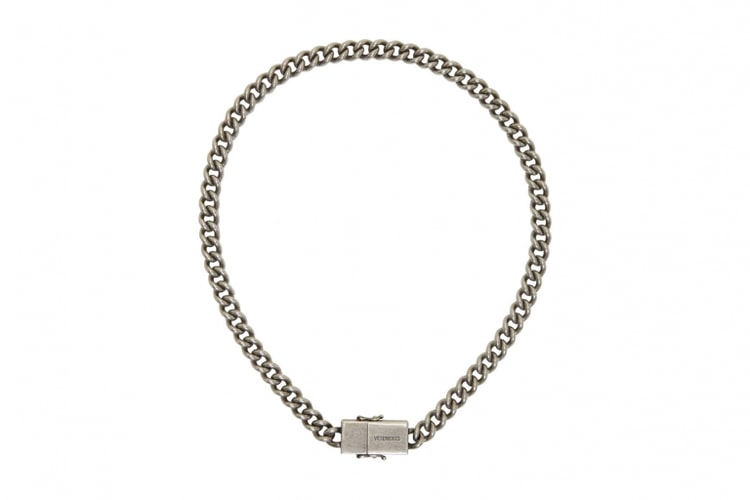 Vetements が過去の名作 USB付きネックレスの新型をリリース