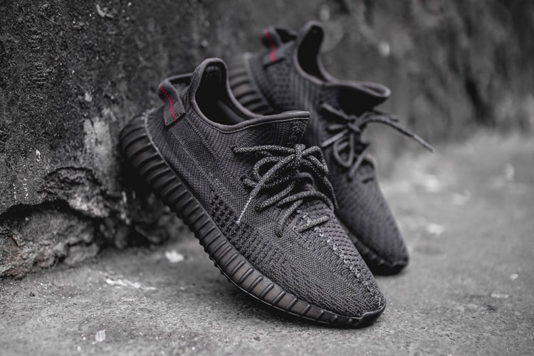 YEEZY BOOST 350 V2 “Triple Black” の実物&着用画像が公開
