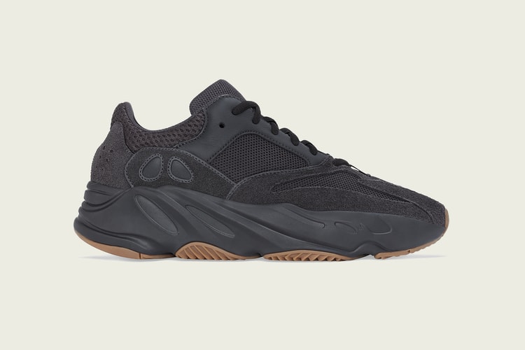 YEEZY BOOST 700 の新色 “Utility Black” モデルの公式発売情報が解禁