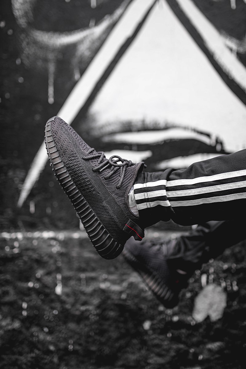 イージーブースト YEEZY BOOST 350 V2 Triple Black 発売日 取扱 店舗 セレクトショップ トリプルブラック 黒 アディダス カニエ ウェスト 