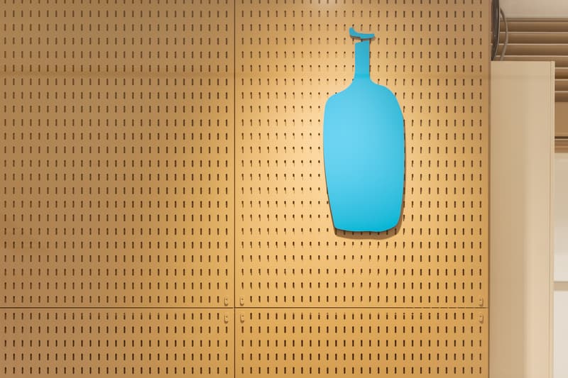 ブルーボトルコーヒー Blue Bottle Coffee 大丸東京 スキーマ建築計画 長坂常 建築 デザイン 設計 住所 営業時間 場所