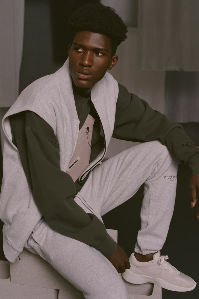 エッセンシャルズ fog フィアオブゴッド ジェリーロレンゾ jerry lorenzo Fear of God Essentials Fall 2019 Lookbook Jackets Pants Tees Fanny Packs Shorts Sweatpants Sweatshirts Yellow Black Pink Gray White Brown Accessories vintage backless runner retail july september