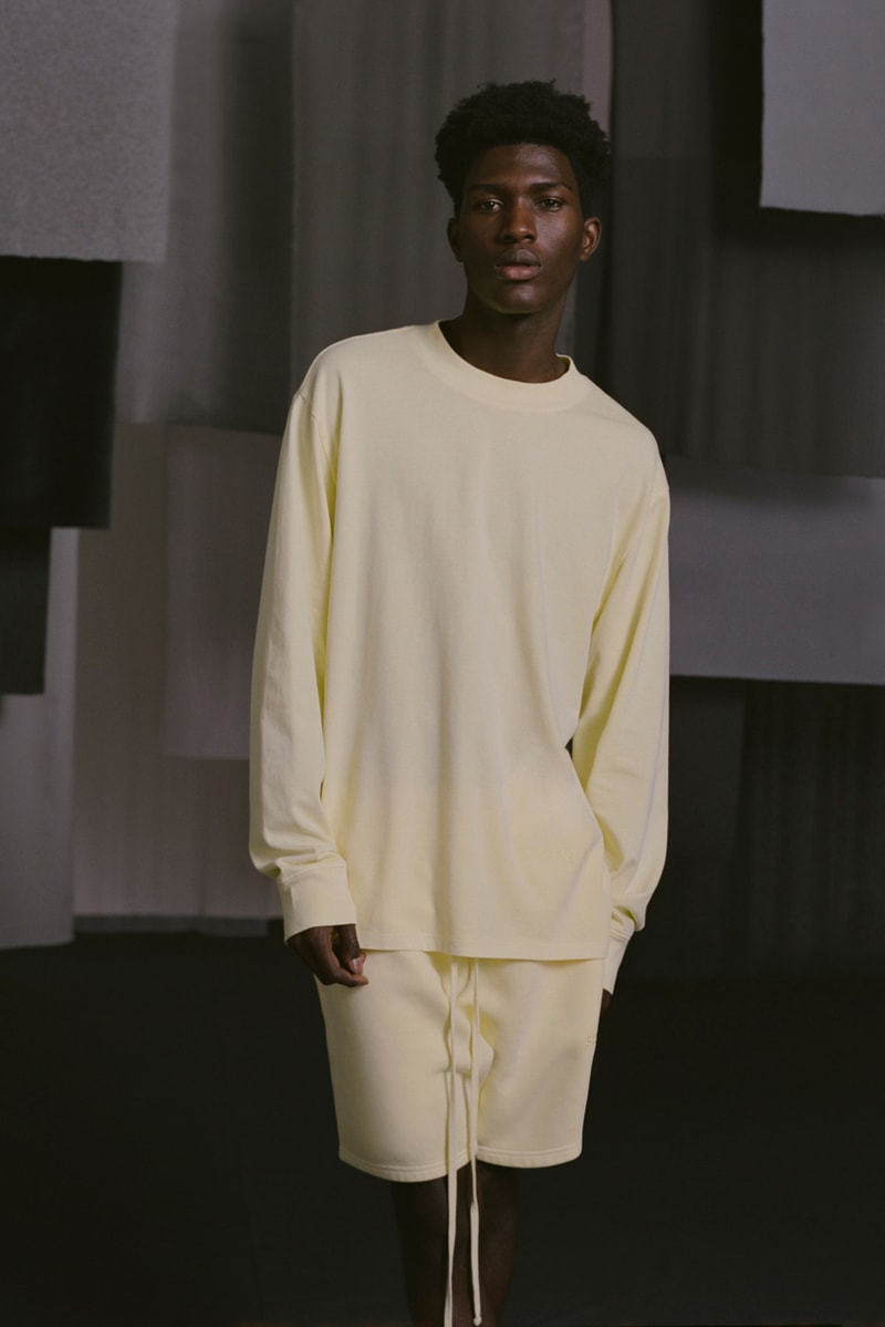 エッセンシャルズ fog フィアオブゴッド ジェリーロレンゾ jerry lorenzo Fear of God Essentials Fall 2019 Lookbook Jackets Pants Tees Fanny Packs Shorts Sweatpants Sweatshirts Yellow Black Pink Gray White Brown Accessories vintage backless runner retail july september