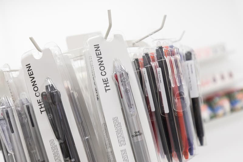 ザ・コンビニ THE CONVENI 藤原ヒロシ HBX 香港 住所 Tシャツ オンライン お菓子 ボールペン トランプ ボトル 缶 タオル